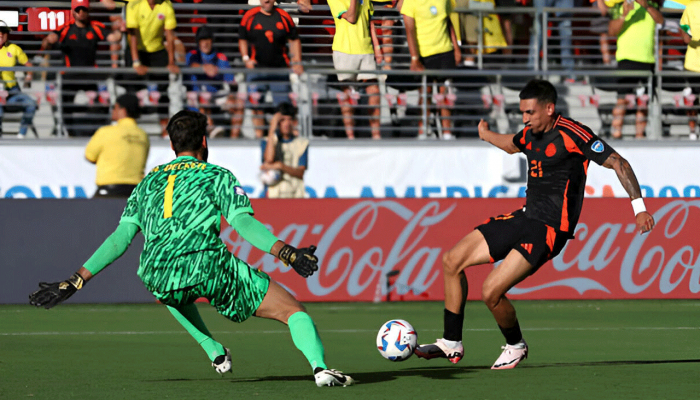 কঠিন পরীক্ষায় ব্রাজিল, স্বস্তি নিয়ে কোয়ার্টারে কলম্বিয়া