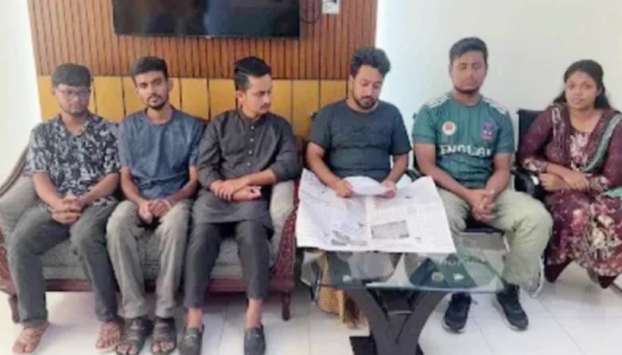 ডিবি হেফাজতে ৬ সমন্বয়ককে পরিবারের কাছে হস্তান্তর