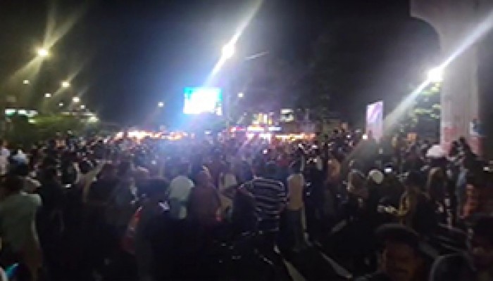 শাহবাগ ও রাজু ভাস্কর্য ঘিরে চলছে বিক্ষোভ