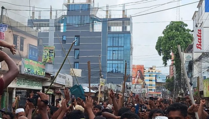 হবিগঞ্জে অবরুদ্ধ এমপিকে উদ্ধার করল সেনাবাহিনী হবিগঞ্জে অবরুদ্ধ এমপিকে উদ্ধার করল সেনাবাহিনী
