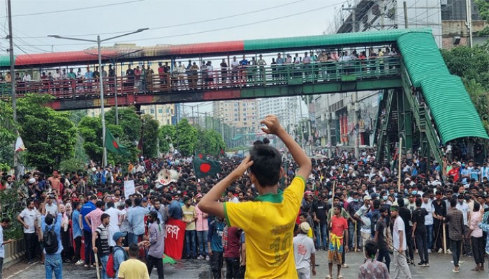 সাভারে সংঘর্ষে নিহত ১৯, আহত অর্ধশতাধিক সাভারে সংঘর্ষে নিহত ১৯, আহত অর্ধশতাধিক