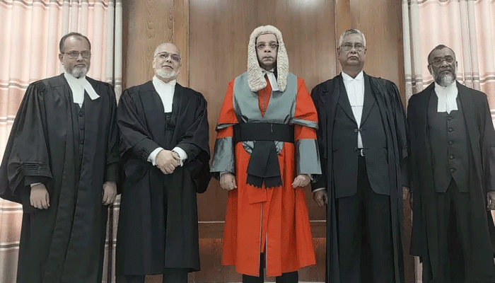 শপথ নিলেন আপিল বিভাগের চার বিচারপতি শপথ নিলেন আপিল বিভাগের চার বিচারপতি