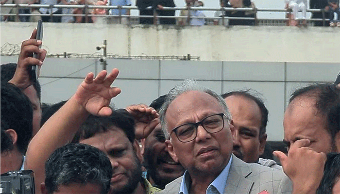 আমাকে আমার মতো করে লড়তে দিন : মাহমুদুর রহমান আমাকে আমার মতো করে লড়তে দিন : মাহমুদুর রহমান