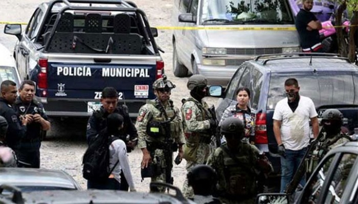 মেক্সিকোতে অভিবাসীদের ট্রাকে সেনাদের গুলিতে নিহত ৬ মেক্সিকোতে অভিবাসীদের ট্রাকে সেনাদের গুলিতে নিহত ৬