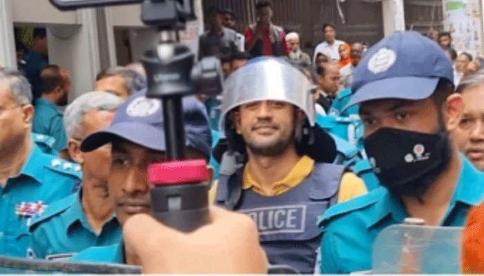 রিমান্ড শেষে কারাগারে ব্যারিস্টার সুমন, জামিন নামঞ্জুর