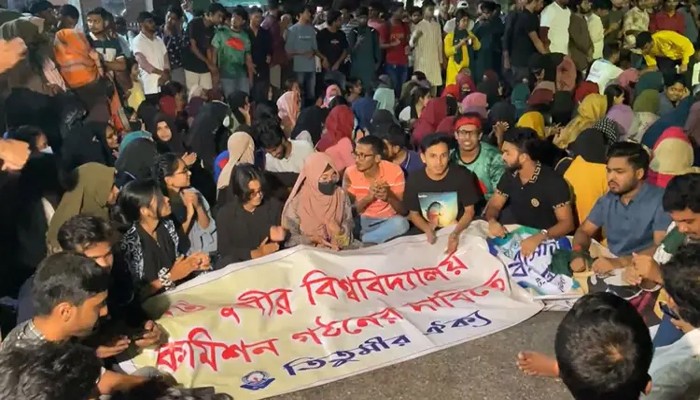 ফের অবরোধের ডাক দিলেন তিতুমীরের শিক্ষার্থীরা ফের অবরোধের ডাক দিলেন তিতুমীরের শিক্ষার্থীরা