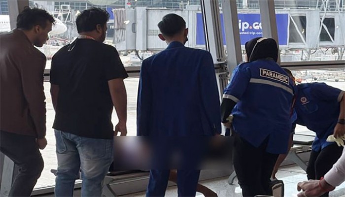 বিমানে ওঠার আগে প্রবাসীর মৃত্যু বিমানে ওঠার আগে প্রবাসীর মৃত্যু