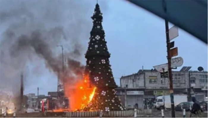 ক্রিসমাস ট্রিতে আগুন, উত্তাল সিরিয়া