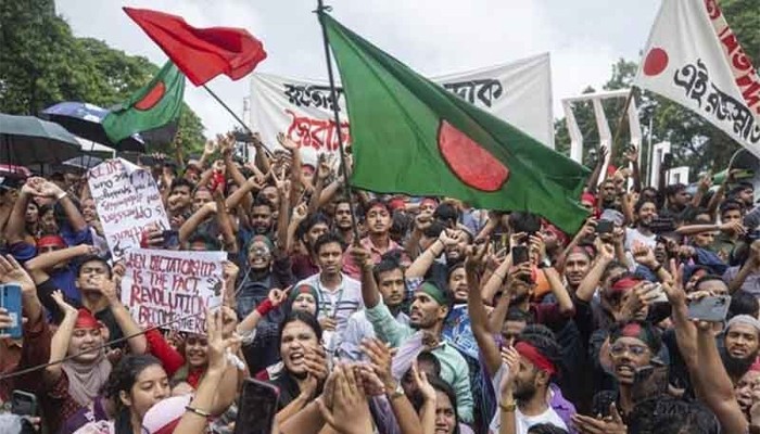 স্বৈরশাসক শেখ হাসিনাকে হটানোর পর গণতন্ত্র পুনঃনির্মাণে ব্যস্ত শিক্ষার্থীরা