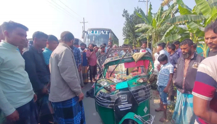 শেরপুরে বাস-অটোরিকশার মুখোমুখি সংঘর্ষ, নিহত ৫