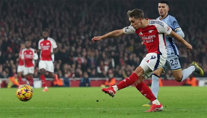 ডার্বি জিতে লিভারপুলের ঘাড়ে নিঃশ্বাস ফেলছে আর্সেনাল 