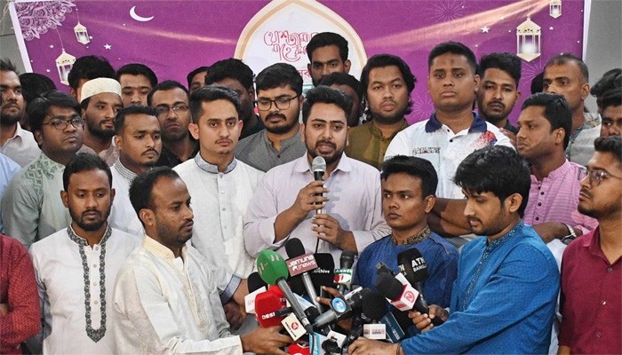 আইন নিজের হাতে তুলে নেওয়া যাবে না : নাহিদ ইসলাম আইন নিজের হাতে তুলে নেওয়া যাবে না : নাহিদ ইসলাম