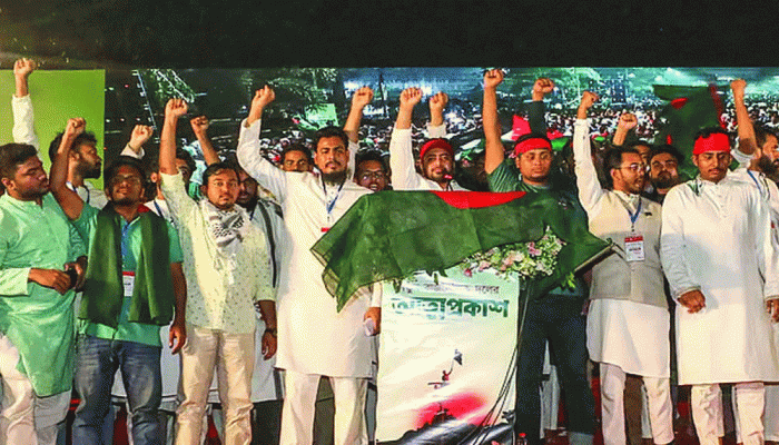 ‘সেকেন্ড রিপাবলিক’ নিয়ে রাজনৈতিক অঙ্গনে বিতর্ক ‘সেকেন্ড রিপাবলিক’ নিয়ে রাজনৈতিক অঙ্গনে বিতর্ক