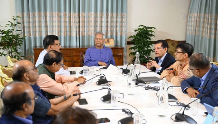 মার্কিন শুল্ক ইস্যুতে জরুরি বৈঠকে প্রধান উপদেষ্টা