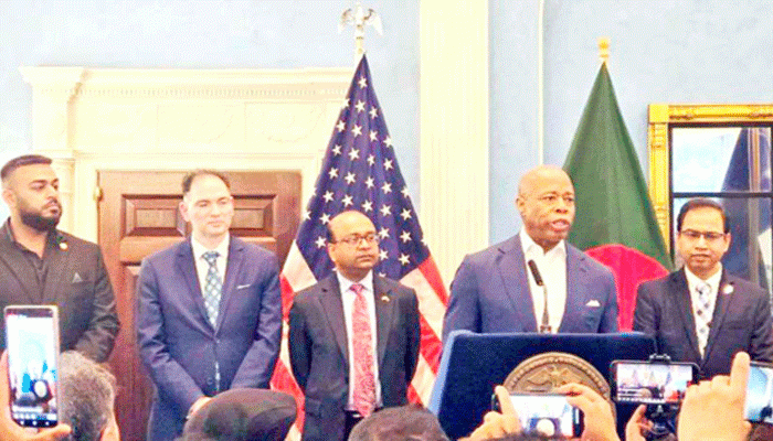 একদিন এই মঞ্চে এসে হয়তো কেউ বলবে- ‘আমি নিউইয়র্ক সিটির প্রথম বাঙালি মেয়র’ একদিন এই মঞ্চে এসে হয়তো কেউ বলবে- ‘আমি নিউইয়র্ক সিটির প্রথম বাঙালি মেয়র’