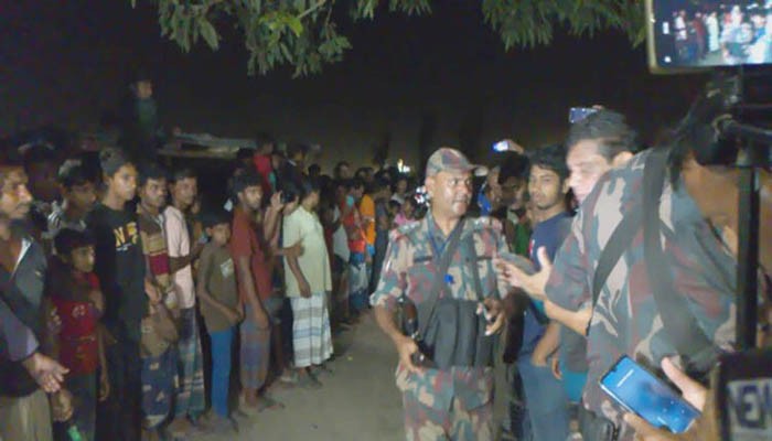 পতাকা বৈঠকে নিজ নাগরিকদের ফেরত নিল বিজিবি-বিএসএফ