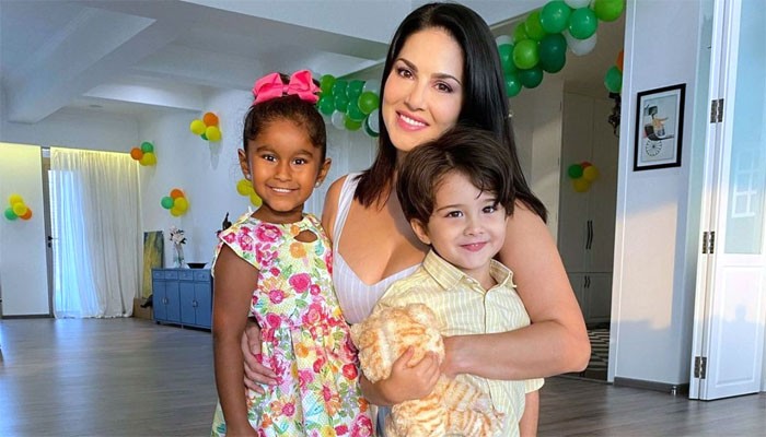 নিশাকে প্রত্যাখান ১১ দম্পতির, সন্তান হিসেবে গ্রহণ করেন সানি লিওন