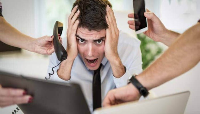 অতিরিক্ত পরিশ্রম কি মস্তিষ্কের ক্ষতি করছে? গবেষণা কী বলে