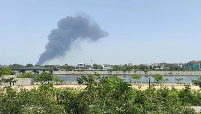 ভারতে শতাধিক যাত্রী নিয়ে বিমান বিধ্বস্ত  ভারতে শতাধিক যাত্রী নিয়ে বিমান বিধ্বস্ত