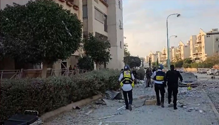 যুদ্ধবিরতি ঘোষণার পর ইসরায়েলে ইরানের ক্ষেপণাস্ত্র হামলা, নিহত ৩