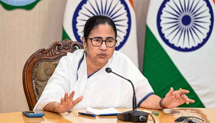 বাংলাদেশে পুশইন, ক্ষোভ ঝাড়লেন মমতা
