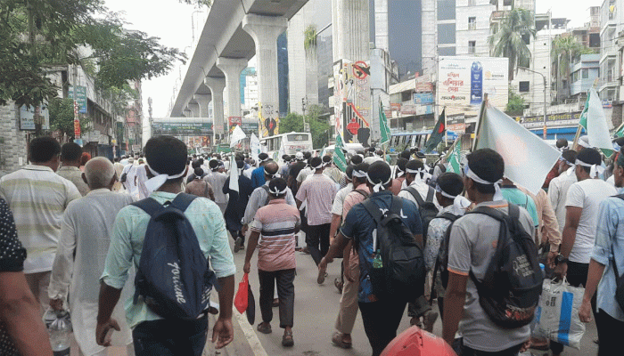 সকালেই সোহরাওয়ার্দীর সমাবেশে জামায়াত সমর্থকের ঢল