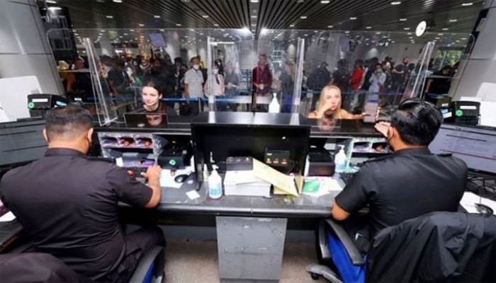 আরও ৮০ বাংলাদেশিকে বিমানবন্দর থেকে ফেরত পাঠাল মালয়েশিয়া আরও ৮০ বাংলাদেশিকে বিমানবন্দর থেকে ফেরত পাঠাল মালয়েশিয়া