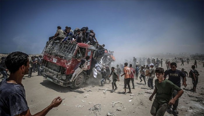 গাজায় খাদ্য সংগ্রহ করতে গিয়ে দুদিনে ১০০ জনের বেশি নিহত গাজায় খাদ্য সংগ্রহ করতে গিয়ে দুদিনে ১০০ জনের বেশি নিহত