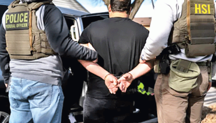 ট্রাম্পের ইমিগ্রেশন অভিযানে যুক্তরাষ্ট্রজুড়ে গভীর সংকট ট্রাম্পের ইমিগ্রেশন অভিযানে যুক্তরাষ্ট্রজুড়ে গভীর সংকট