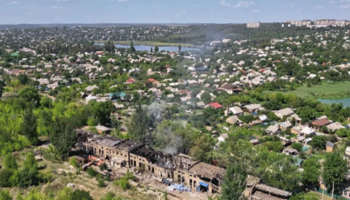 ট্রাম্পের কূটনীতিতে রাশিয়াকে ভুখণ্ড ছেড়ে দেওয়ার ইঙ্গিত ট্রাম্পের কূটনীতিতে রাশিয়াকে ভুখণ্ড ছেড়ে দেওয়ার ইঙ্গিত