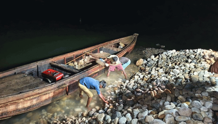 খোয়া যাওয়া সাদা পাথর উদ্ধারে অভিযান শুরু