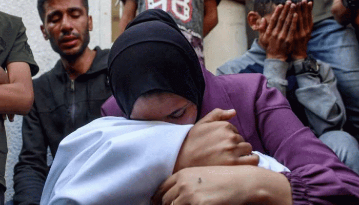 গাজায় ইসরায়েলি হামলা ১০০ ফিলিস্তিনি নিহত, ২৪ ঘণ্টায় ক্ষুধা-অপুষ্টিতে মৃত্যু ৮  গাজায় ইসরায়েলি হামলা ১০০ ফিলিস্তিনি নিহত, ২৪ ঘণ্টায় ক্ষুধা-অপুষ্টিতে মৃত্যু ৮