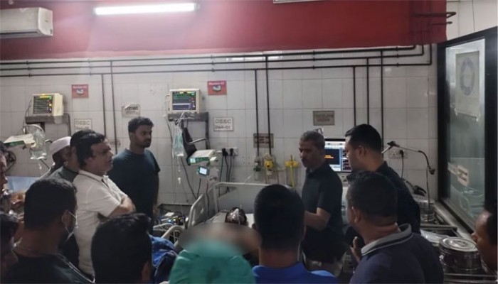 নুরকে দেখতে এসে হাসপাতালে অবরুদ্ধ আসিফ নজরুল