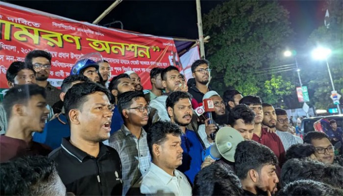‘তোকে জুলাই ভরে দেওয়া হবে’ বলে নুরের ওপর হামলা ‘তোকে জুলাই ভরে দেওয়া হবে’ বলে নুরের ওপর হামলা