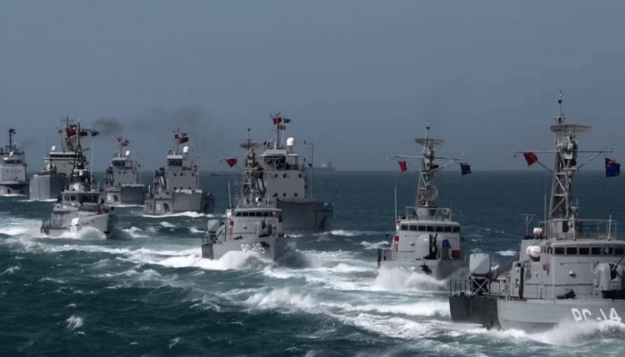 ভেনেজুয়েলা উপকূলে ৮ যুদ্ধজাহাজ ও ১২০০ মিসাইল নিয়ে মার্কিন সেনারা