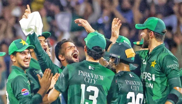 নওয়াজের হ্যাটট্রিকে আফগানদের উড়িয়ে পাকিস্তান চ্যাম্পিয়ন নওয়াজের হ্যাটট্রিকে আফগানদের উড়িয়ে পাকিস্তান চ্যাম্পিয়ন