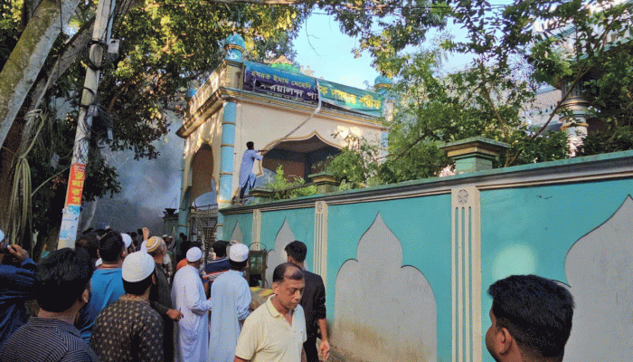 গোয়ালন্দে মাজারে হামলার ঘটনায় মসজিদের ইমামসহ গ্রেপ্তার ১৮ গোয়ালন্দে মাজারে হামলার ঘটনায় মসজিদের ইমামসহ গ্রেপ্তার ১৮