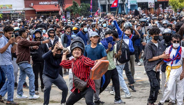 নিষেধাজ্ঞা প্রত্যাহারের পরও নেপালে উত্তেজনা চরমে নিষেধাজ্ঞা প্রত্যাহারের পরও নেপালে উত্তেজনা চরমে
