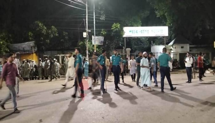 থমথমে ঢাবি ক্যাম্পাস, সতর্ক আইনশৃঙ্খলা বাহিনী থমথমে ঢাবি ক্যাম্পাস, সতর্ক আইনশৃঙ্খলা বাহিনী
