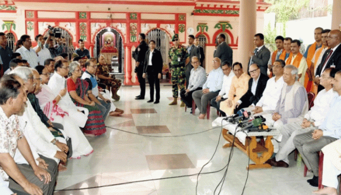 ঢাকেশ্বরী মন্দির পরিদর্শন করলেন প্রধান উপদেষ্টা ঢাকেশ্বরী মন্দির পরিদর্শন করলেন প্রধান উপদেষ্টা
