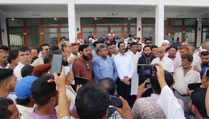 প্রশাসনের আশ্বাসে ভাঙ্গায় শনিবার পর্যন্ত আন্দোলন স্থগিত প্রশাসনের আশ্বাসে ভাঙ্গায় শনিবার পর্যন্ত আন্দোলন স্থগিত