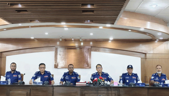আসন্ন নির্বাচনে পলাতক ফ্যাসিস্ট শক্তি মোকাবিলাই বড় চ্যালেঞ্জ : আইজিপি  আসন্ন নির্বাচনে পলাতক ফ্যাসিস্ট শক্তি মোকাবিলাই বড় চ্যালেঞ্জ : আইজিপি
