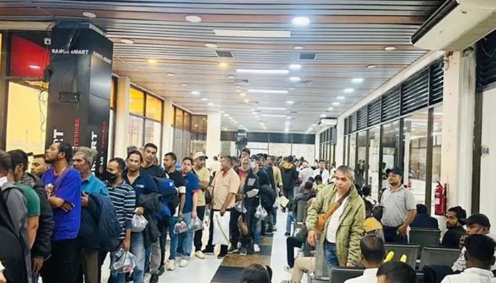 লিবিয়া থেকে দেশে ফিরলেন ৩০৯ বাংলাদেশি লিবিয়া থেকে দেশে ফিরলেন ৩০৯ বাংলাদেশি