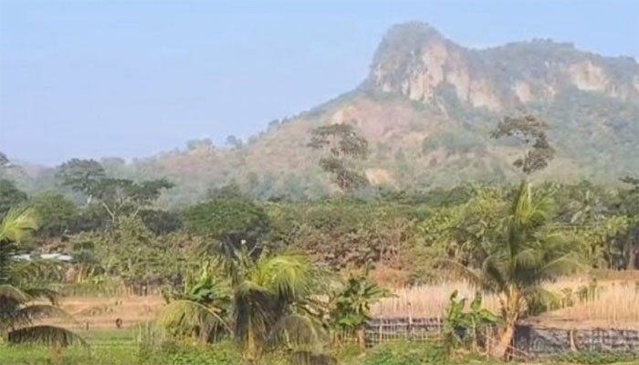 টেকনাফে মানব পাচারকারীদের আস্তানা থেকে নারী-শিশুসহ ৪৪ জন উদ্ধার টেকনাফে মানব পাচারকারীদের আস্তানা থেকে নারী-শিশুসহ ৪৪ জন উদ্ধার