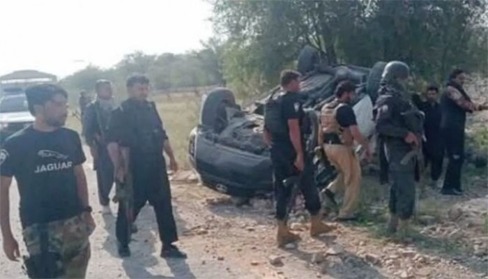 পাকিস্তানে পুঁতে রাখা বোমা বিস্ফোরণে ৩ পুলিশ কর্মকর্তা নিহত পাকিস্তানে পুঁতে রাখা বোমা বিস্ফোরণে ৩ পুলিশ কর্মকর্তা নিহত
