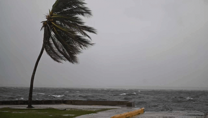 জ্যামাইকায় আঘাত হানতে চলেছে  মেলিসা জ্যামাইকায় আঘাত হানতে চলেছে  মেলিসা
