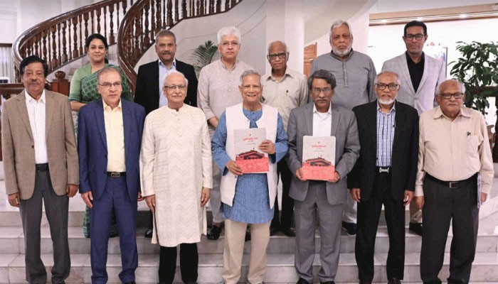 জাতীয় নির্বাচনের আগে গণভোটের সুপারিশ ঐকমত্য কমিশনের  জাতীয় নির্বাচনের আগে গণভোটের সুপারিশ ঐকমত্য কমিশনের
