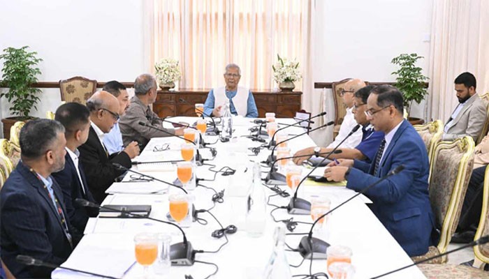 নির্বাচনে স্বচ্ছতা নিশ্চিতে দ্রুত বডি-অন-ক্যামেরা ক্রয়ের নির্দেশ প্রধান উপদেষ্টার নির্বাচনে স্বচ্ছতা নিশ্চিতে দ্রুত বডি-অন-ক্যামেরা ক্রয়ের নির্দেশ প্রধান উপদেষ্টার
