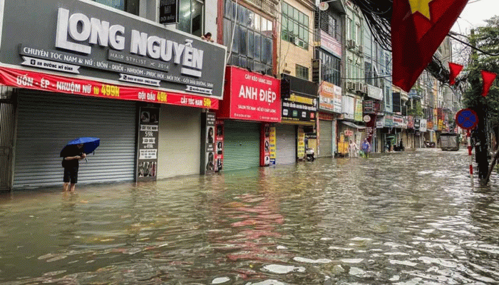 ভিয়েতনামে একদিনে ১০০০ মিমি বৃষ্টিপাত, ভয়াবহ বন্যা-লক্ষাধিক ঘরবাড়ি প্লাবিত 