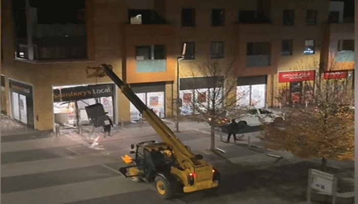 আস্ত এটিএম মেশিন তুলে নিয়ে গেল ডাকাতদল আস্ত এটিএম মেশিন তুলে নিয়ে গেল ডাকাতদল